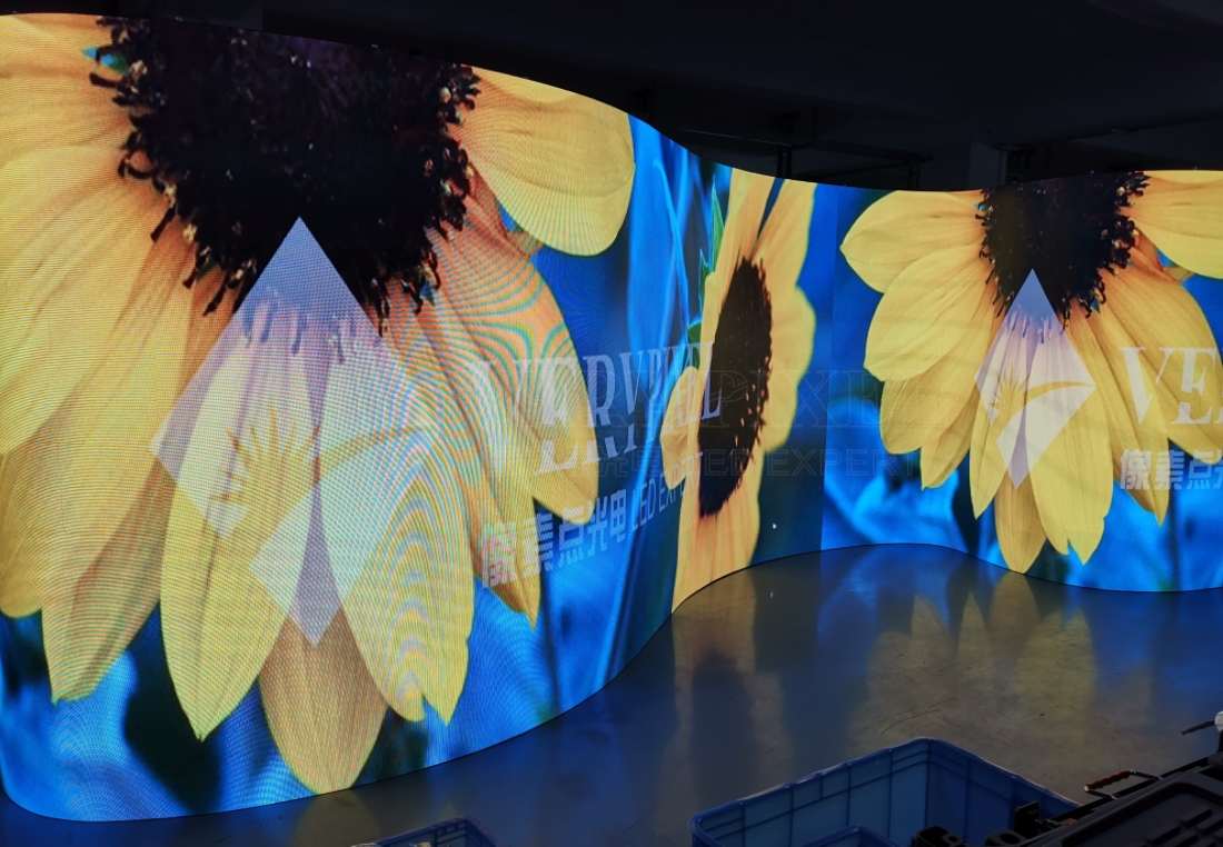 Flexible LED display to Germany